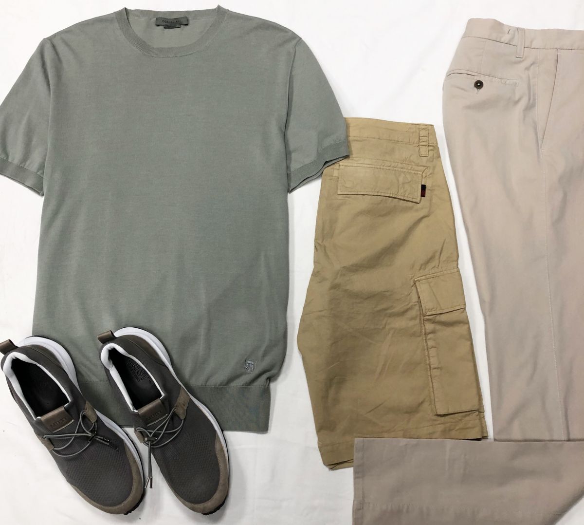 #Mechtamen 
Футболка СORTIGIANI
Размер 54 цена 4 697 руб 
Брюки /шорты WOOL &amp; Rich
Zegna Sport размер 48/33 цена 3 914 руб / 7 828 руб 
Кроссовки MUST размер 43 цен а 31 310 руб /новые/