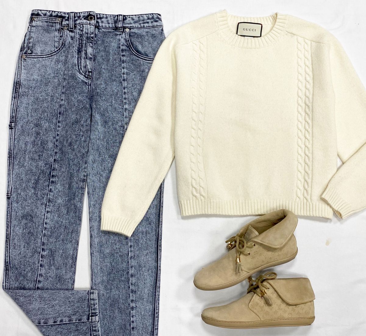 Кофта Gucci размер M цена 38 463 руб 
Джинсы Louis Vuitton размер 36 цена 15 385 руб 
Ботинки Louis Vuitton размер 38 цена 4 616 руб 