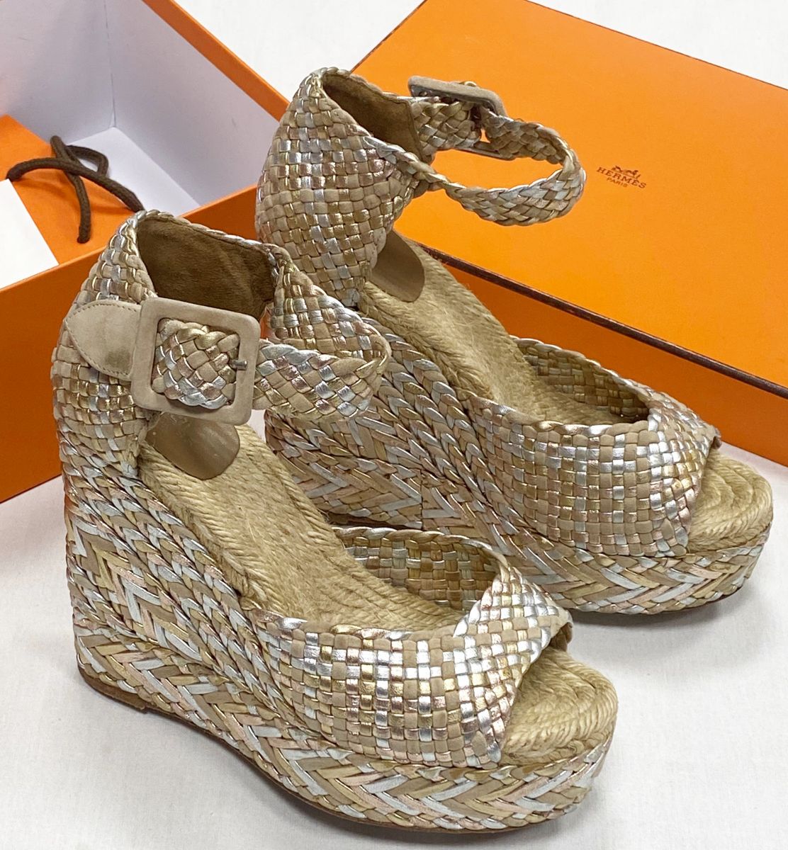 Босоножки Hermes размер 37 цена 23 483 руб
