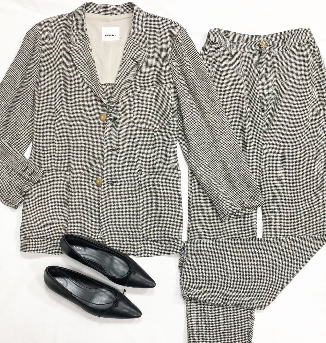 Костюм Mythinks размер S цена 15 655 руб
Балетки The Row размер 39 цена 39 138 руб