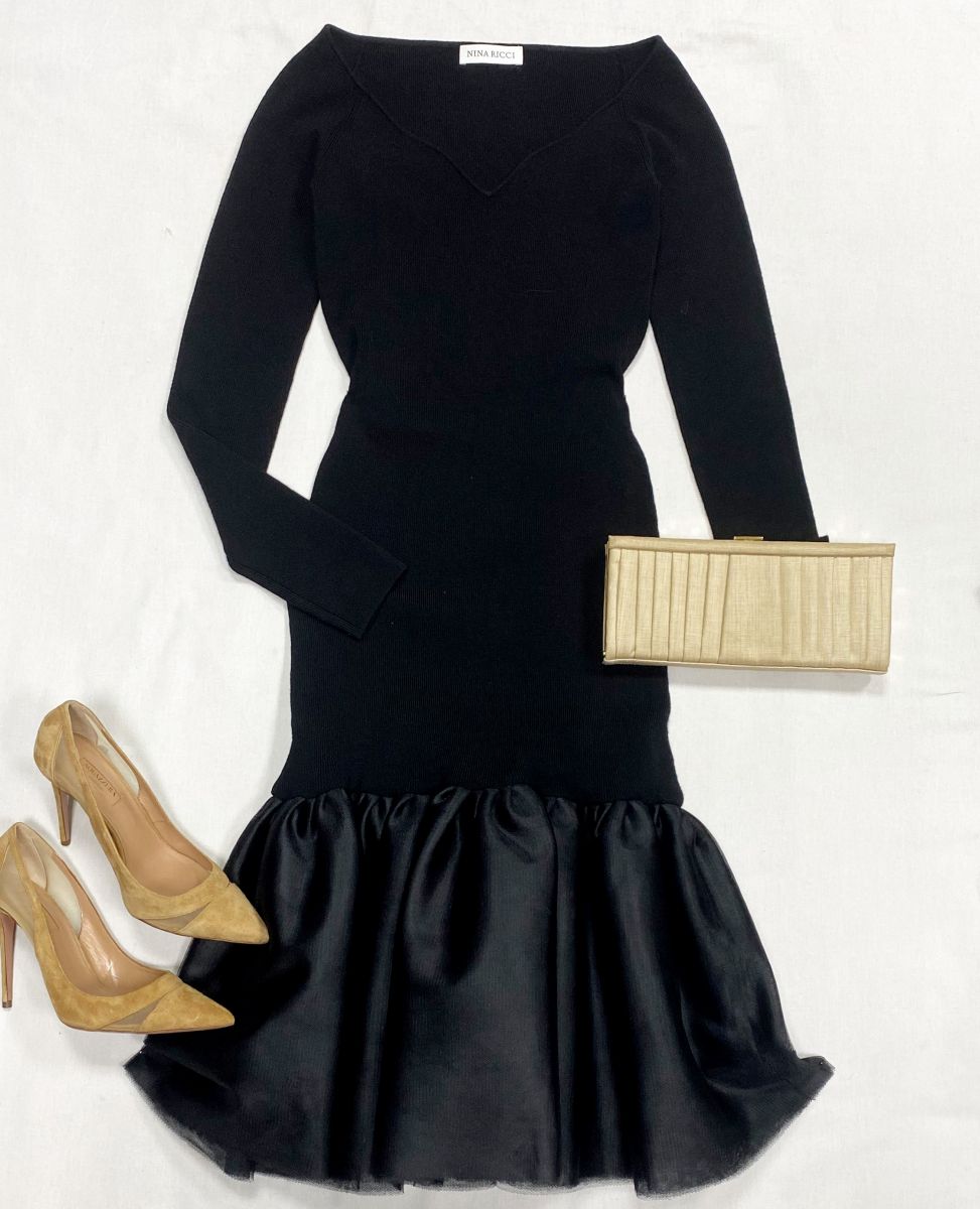 Платье Nina Ricci размер M цена 62 620 руб/ с биркой/
Туфли Aquazzura размер 37.5 цена 23 483 руб
Сумочка Louboutin 