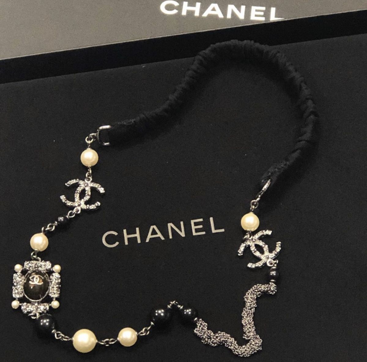 Ободок CHANEL цена 23 077 руб