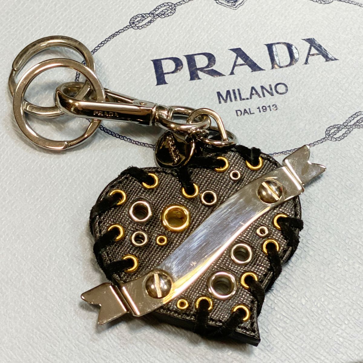 Брелок Prada цена 4 616 руб 