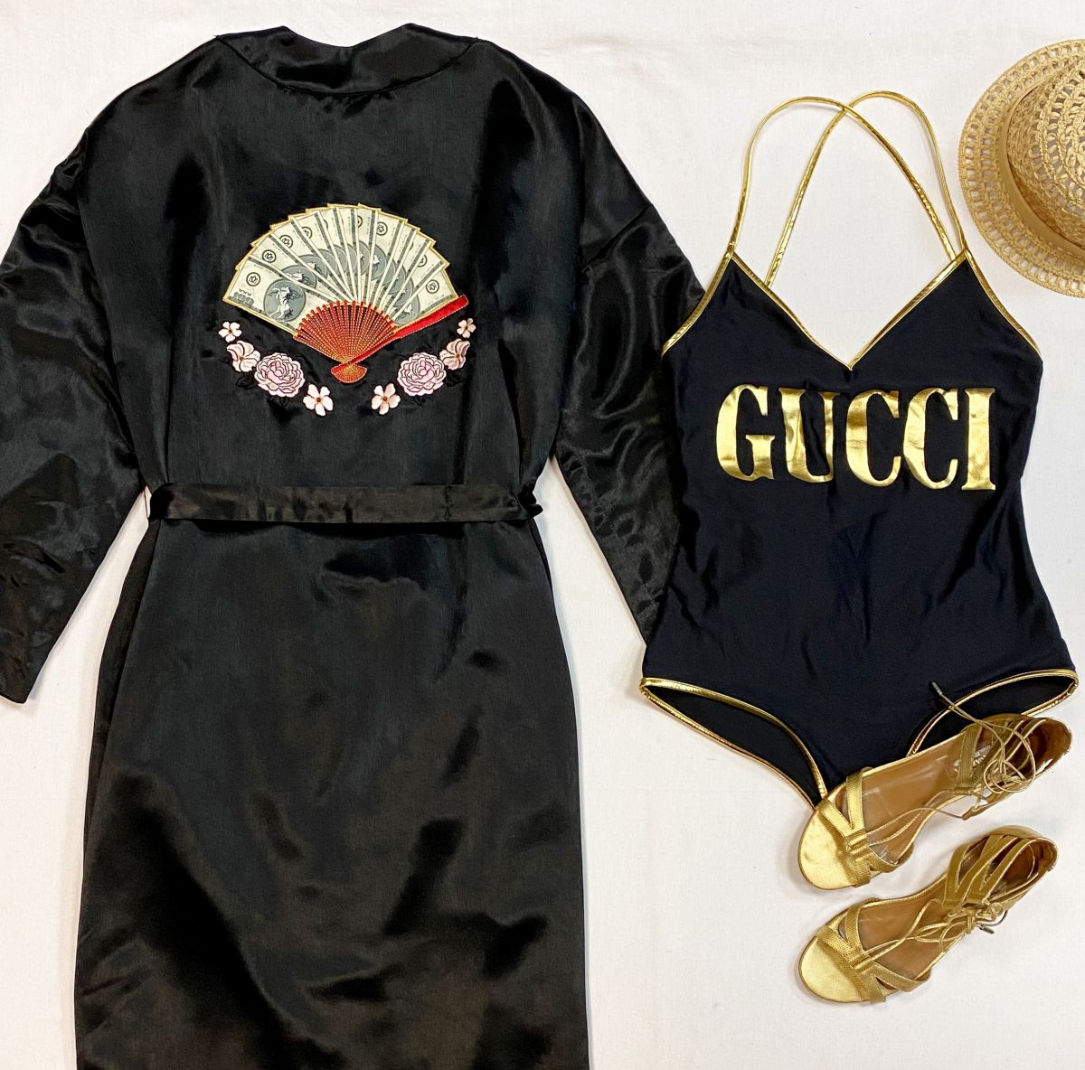Купальник Gucci размер M цена 24 616 руб
Халат /вышивка / размер XS цена 1 539 руб
Босоножки Aquazzura размер 36 цена 9 231 руб 