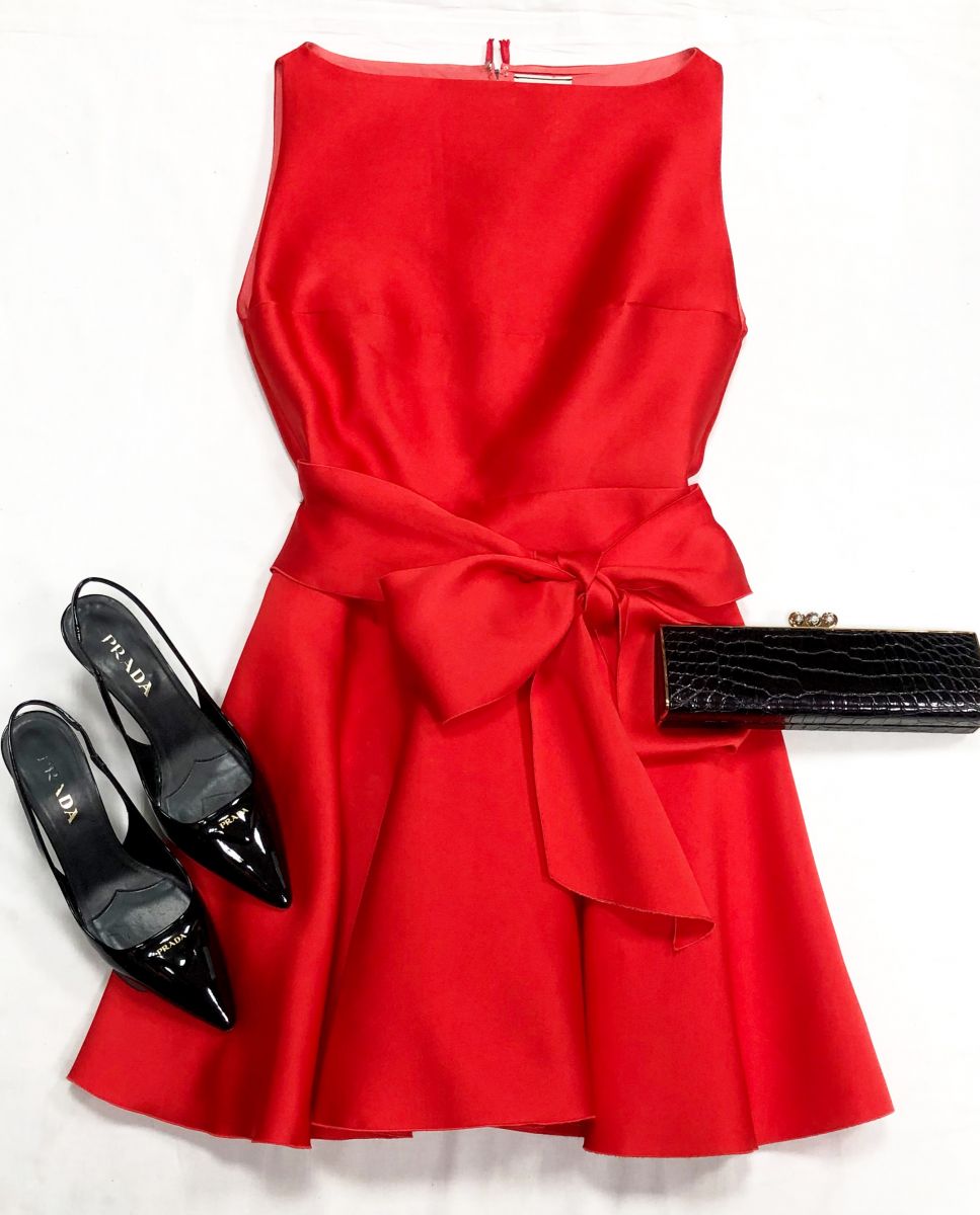 Платье Lanvin размер 38 цена 23 483 руб
Туфли PRADA размер 39.5 цена 62 620 руб

