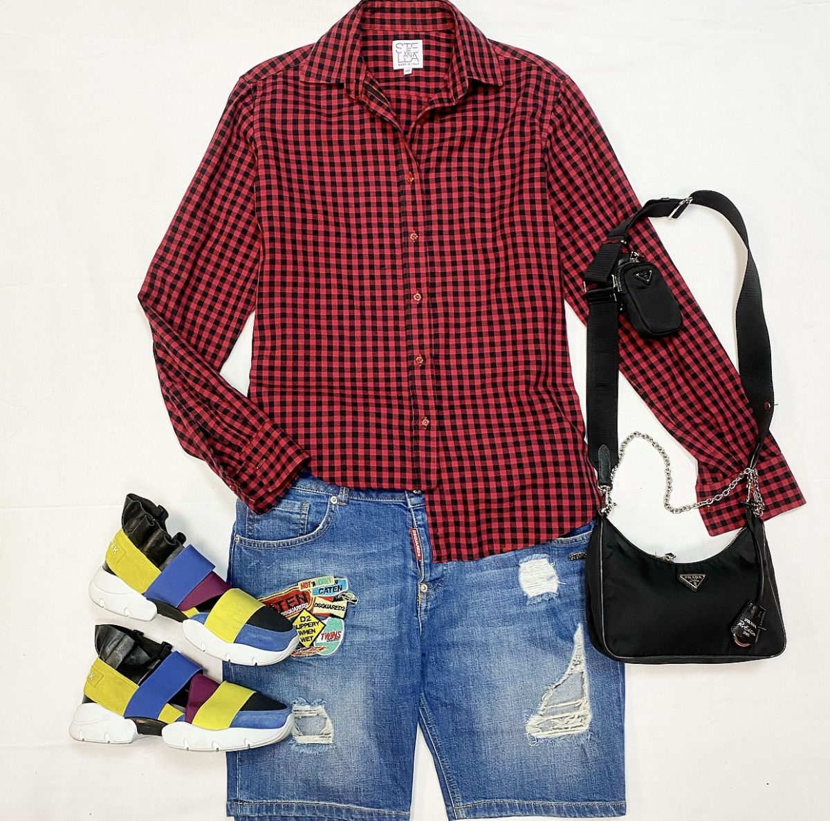 Рубашка Stella Jean размер 40 цена 9 231 рубШорты Dsquared размер 44 цена 6 154 рубКеды Emilio Pucci размер 37 цена 7 693 рубСумка Prada