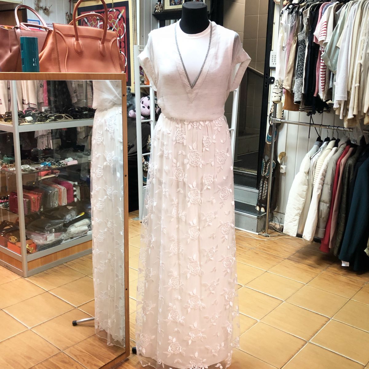 Юбка/вышивка/ Blumarine размер 42 цена 10 770 рубТоп Brunello Cucinelli размер S цена 23 078 руб