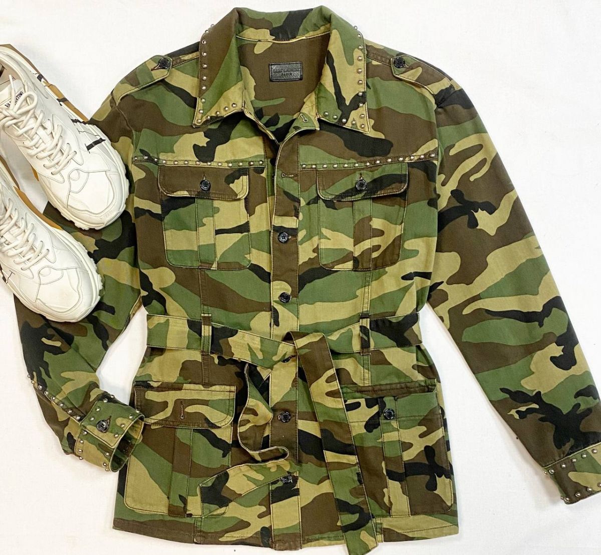 Куртка Saint Laurent размер XL цена 26 155 руб
Кроссовки Valentino размер 39 цена 30 770 руб