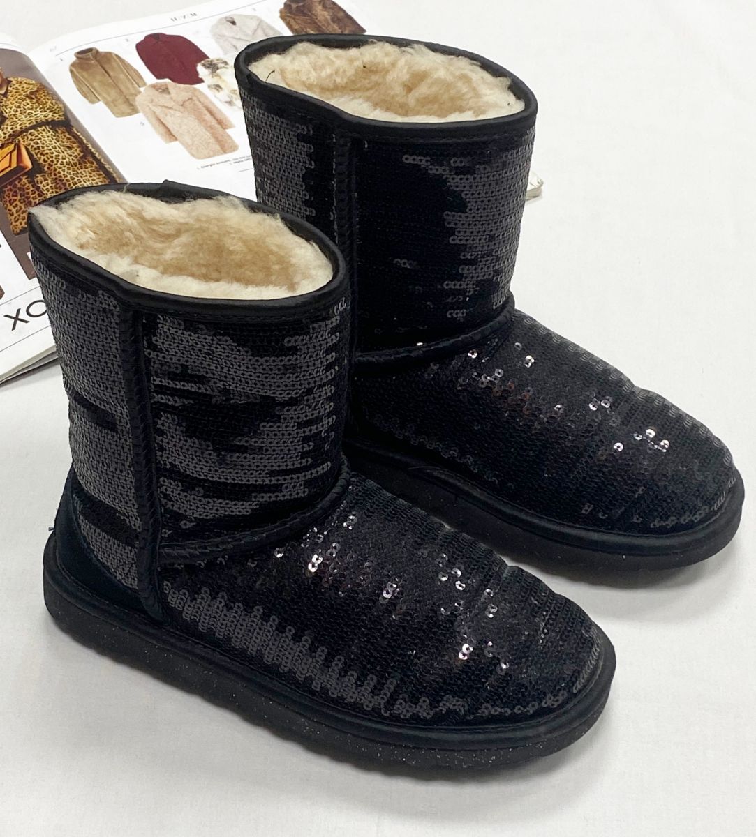 Ugg/ пайетки/ на меху/ размер 34 цена 10 959 руб