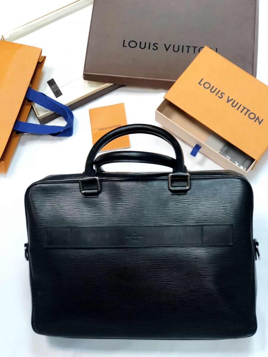 #Mechtamen
Портфель Louis Vuitton цена 138 463 руб