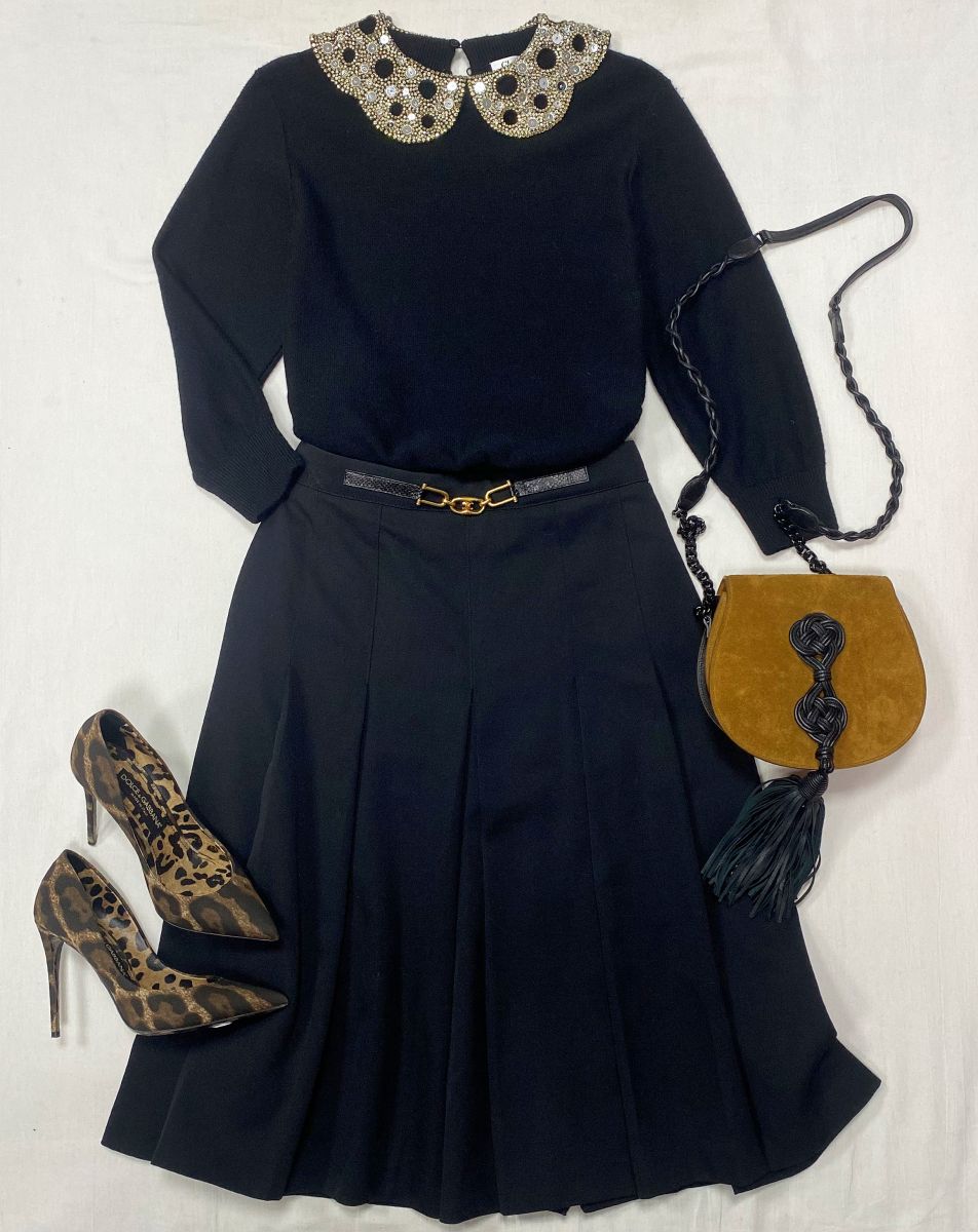 Юбка Celine размер 40 цена 23 483 руб
Кофта / отделка бисер / Christian Dior размер 38 цена 15 655 руб
Туфли Dolce Gabbana размер 37 цена 15 655 руб 
Сумка Saint Laurent