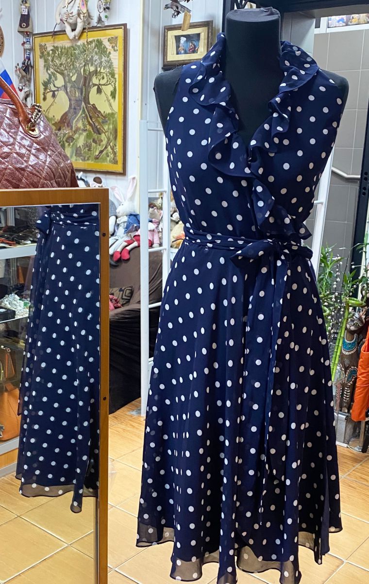 Платье Ralph Lauren размер 2 цена 9 393 руб
Платье Diane Von Furstenberg размер 10 цена 10 959 руб/ с биркой/