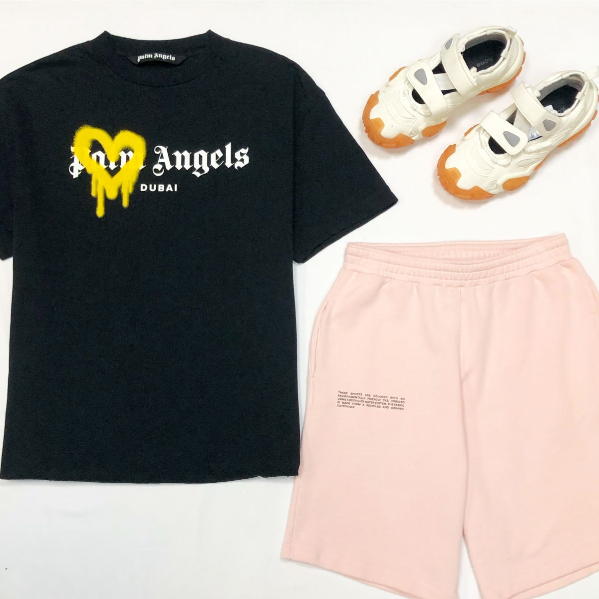 Футболка Palm Angels размер XL цена 7 693 рубШорты Pangaia размер S цена 6 154 рубКеды Acne размер 39 цена 15 385 руб