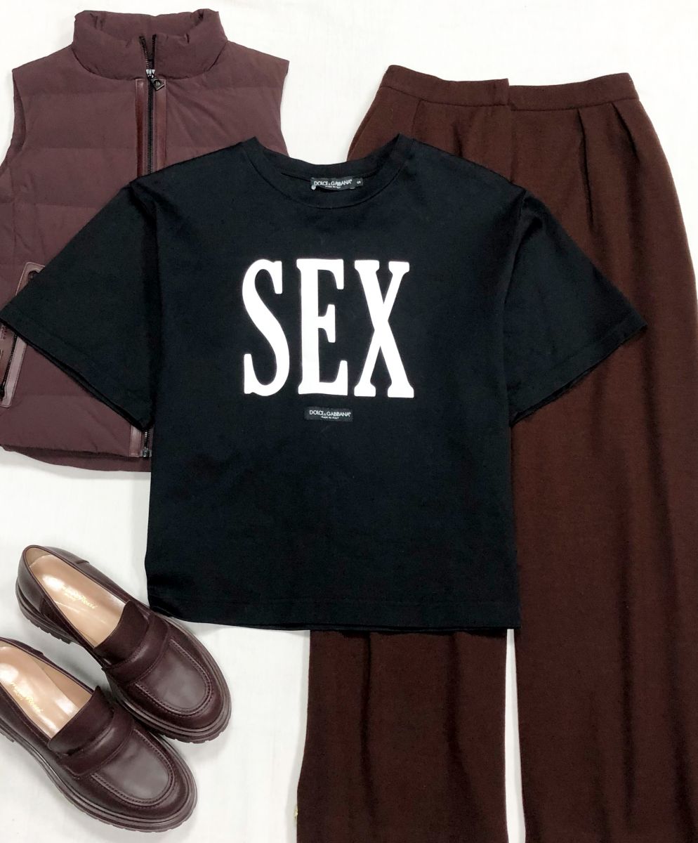 Футболка Dolce Gabbana размер S цена 10 959 руб
Жилет Rudsak размер 40 цена 23 483 руб
Брюки Harris размер 44 цена 7 828 руб
Лоферы Gianvito Rossi размер 40 цена 39 138 руб