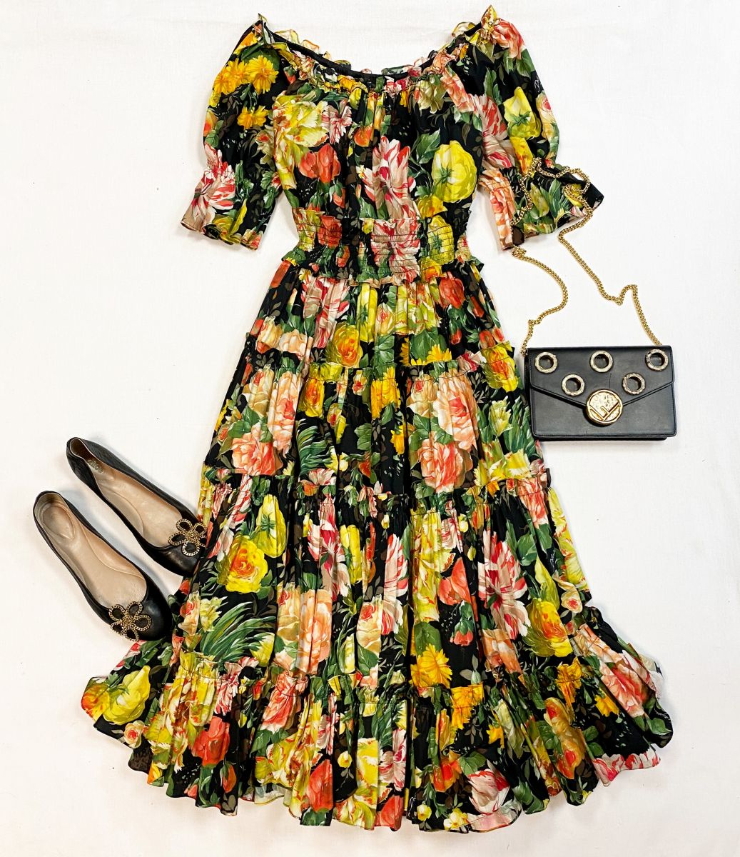 Платье Dolce Gabbana размер 40 цена 23 078 руб
Балетки Chloe размер 40 цена 15 385 руб
Сумка Fendi 

