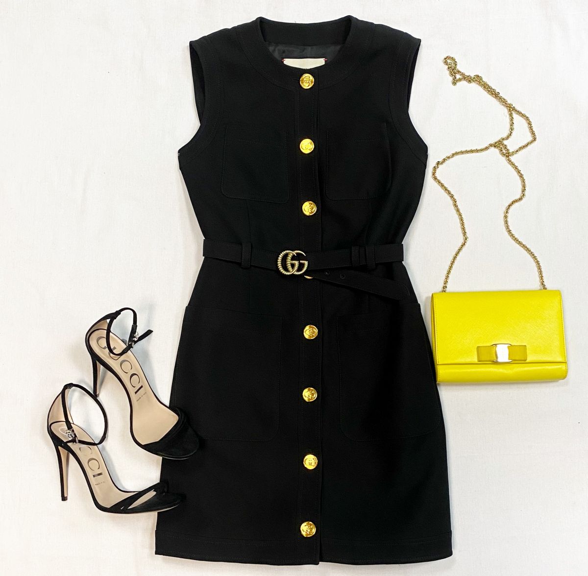Платье Gucci размер 38 цена 38 463 руб
Босоножки Gucci размер 37.5 цена 23 078 руб
Сумка Salvatore Ferragamo 