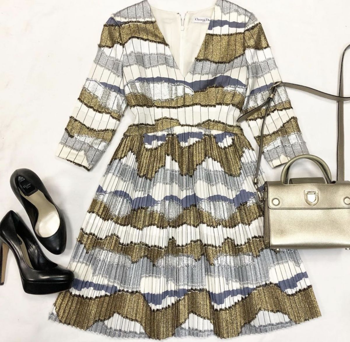Платье Christian Dior размер 36 цена 30 770 руб Туфли Christian Dior размер 37.5 цена 12 308 руб Сумка Christian Dior 