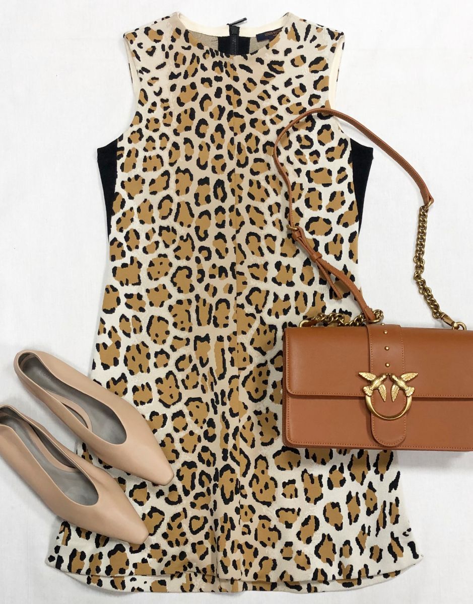Платье Louis Vuitton размер XS цена 23 483 руб
Балетки Bottega Veneta размер 37 цена 23 483 руб
Сумка Pinko