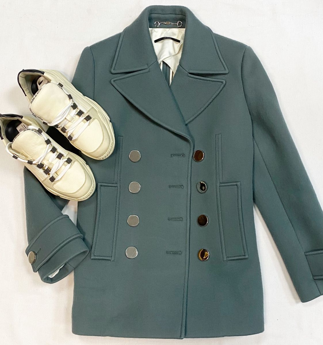 Полупальто Gucci размер 42 цена 23 078 руб
Кроссовки Brunello Cucinelli размер 38 цена 30 770 руб 