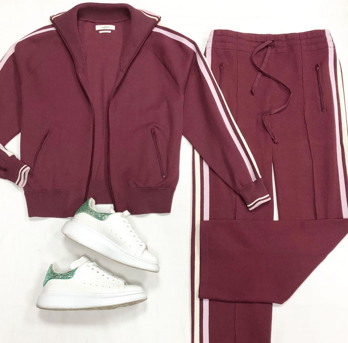 Костюм Isabel Marant размер 36 цена 7 828 руб
Кроссовки Alexander McQueen размер 37 цена 23 483 руб