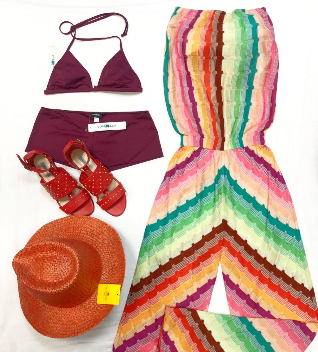 Купальник COSTABELLA размер M цена 4 616 руб /с ценником/ 
Комбинезон MISSONI размер 38 цена 15 385 руб 
Шляпа ETRO