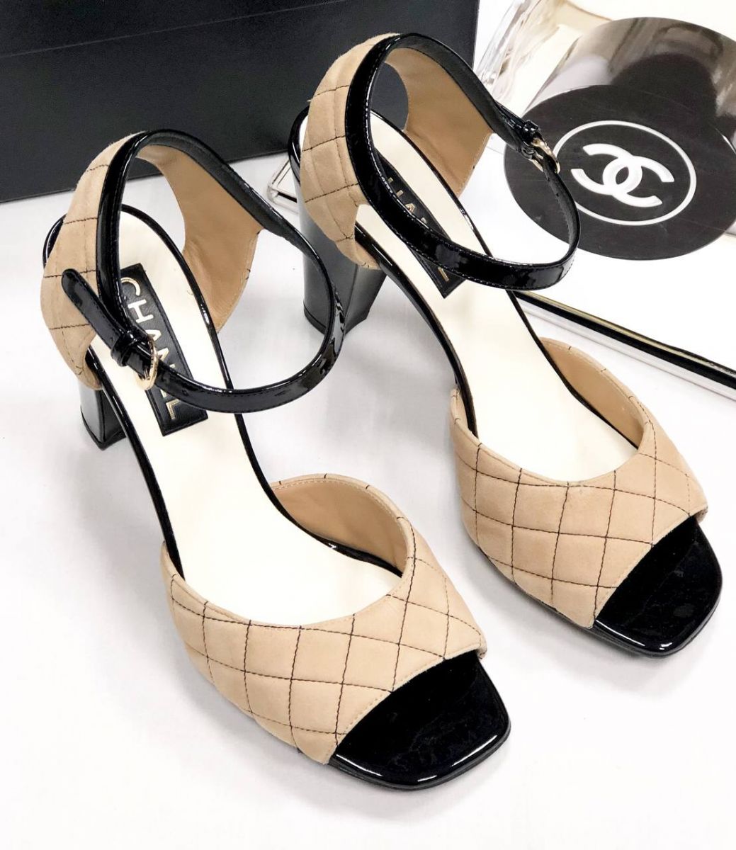 Босоножки Chanel размер 40 цена 62 620 руб
