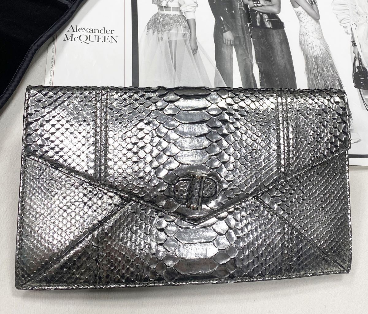Клатч / питон / Alexander McQueen размер 30/18 цена 23 483 руб
