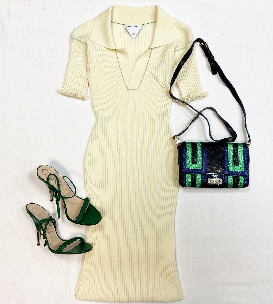 Платье Bottega Veneta размер XS цена 38 463 руб 
Босоножки Gucci размер 38.5 цена 23 078 руб 