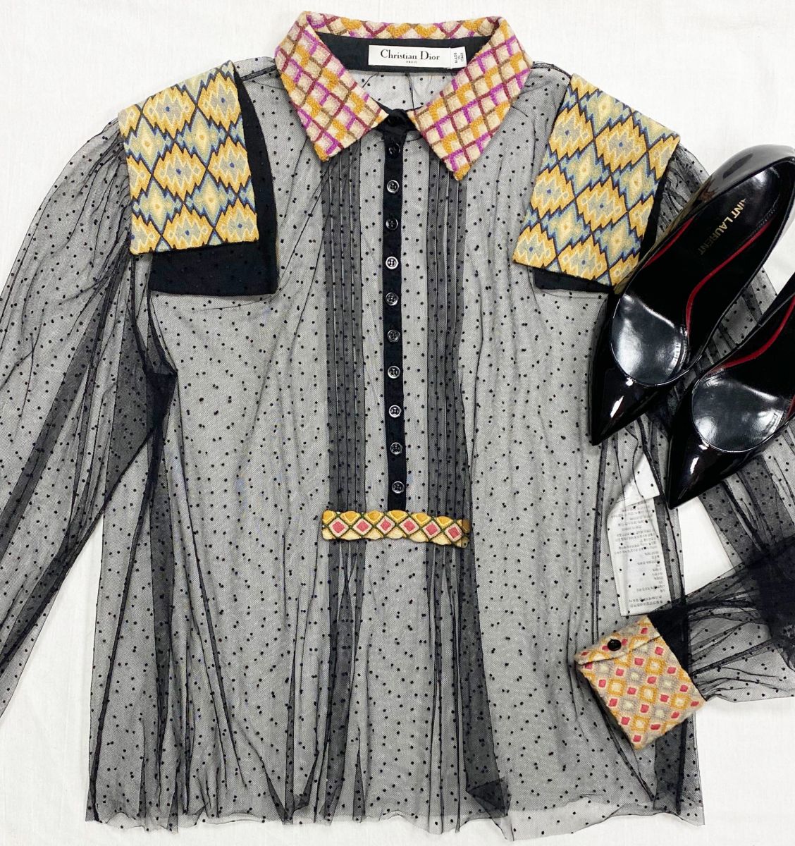 Блузка Christian Dior размер 38 цена 23 483 руб
Туфли Saint Laurent размер 37 цена 23 483 руб