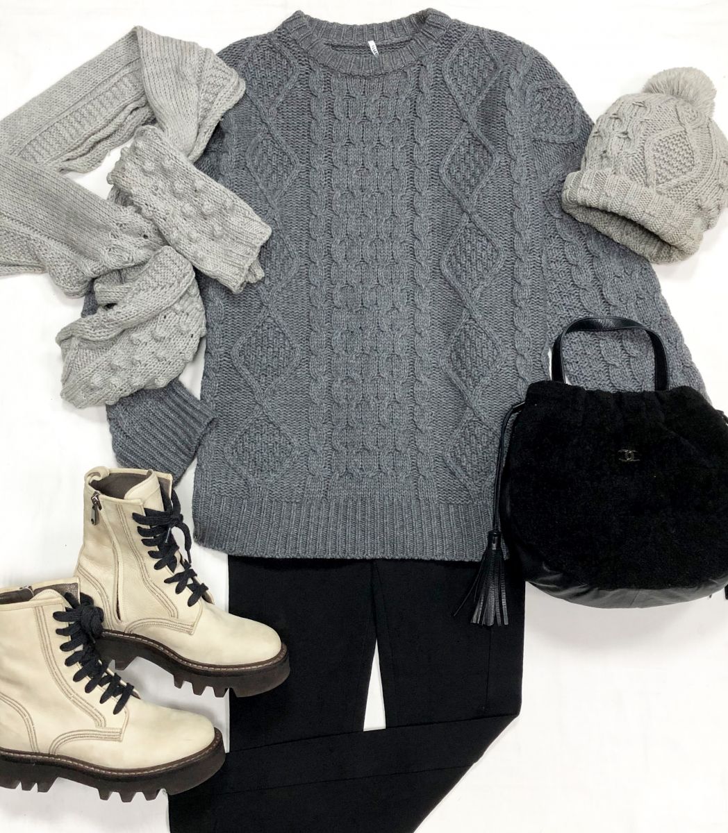 Свитер Liviana Conti размер M цена 7 828 руб
Легинсы Givenchy размер S цена 18 786 руб
Ботинки Brunello Cucinelli размер 38.5 цена 39 138 руб
Комплект Moncler