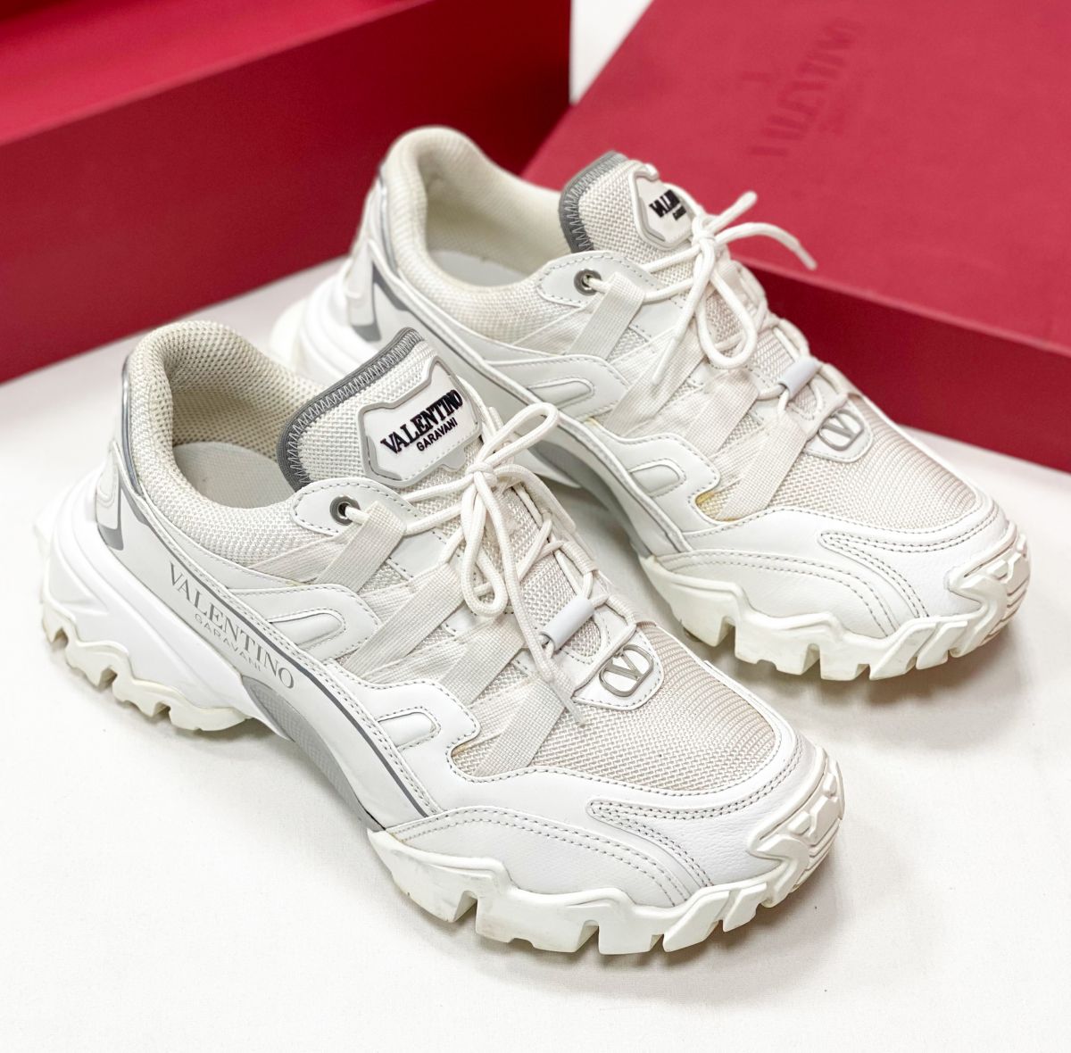 Кроссовки Valentino размер 39.5 цена 15 385 руб 