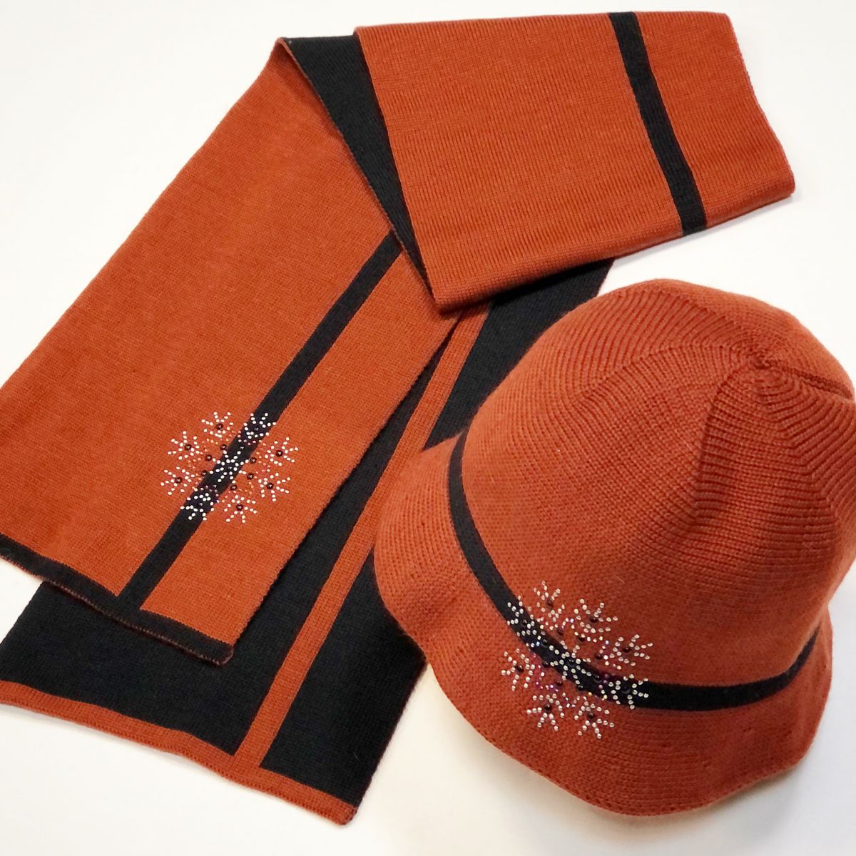 Комплект / шапка + шарф / Escada  цена 3 078 руб  