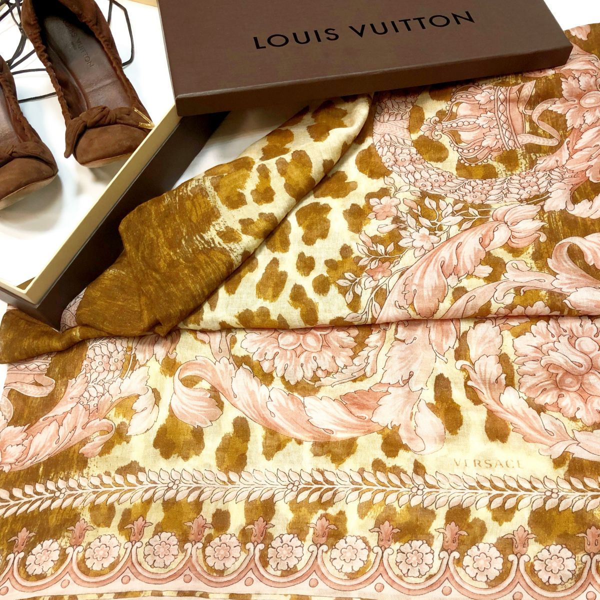 Палантин Versace цена 7 693 руб