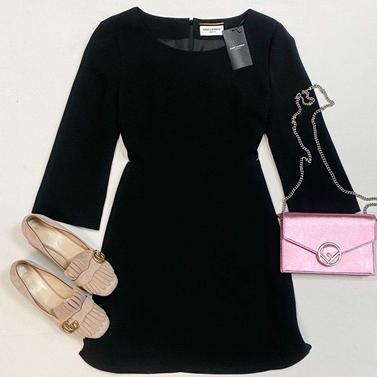 Платье Saint Laurent размер 42 цена 69 233 рубТуфли Gucci размер 37 цена 23 078 рубСумка Fendi
