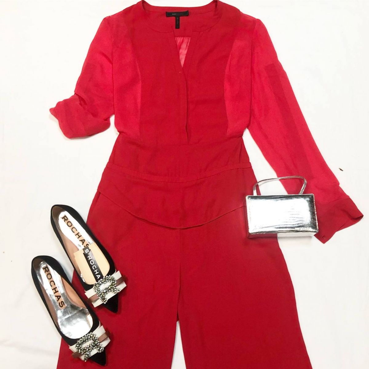 Комбинезон /шёлк/ шифон/ BCBGMAXZARIA размер S цена 7 693 руб 
Клатч CALVIN KLEIN