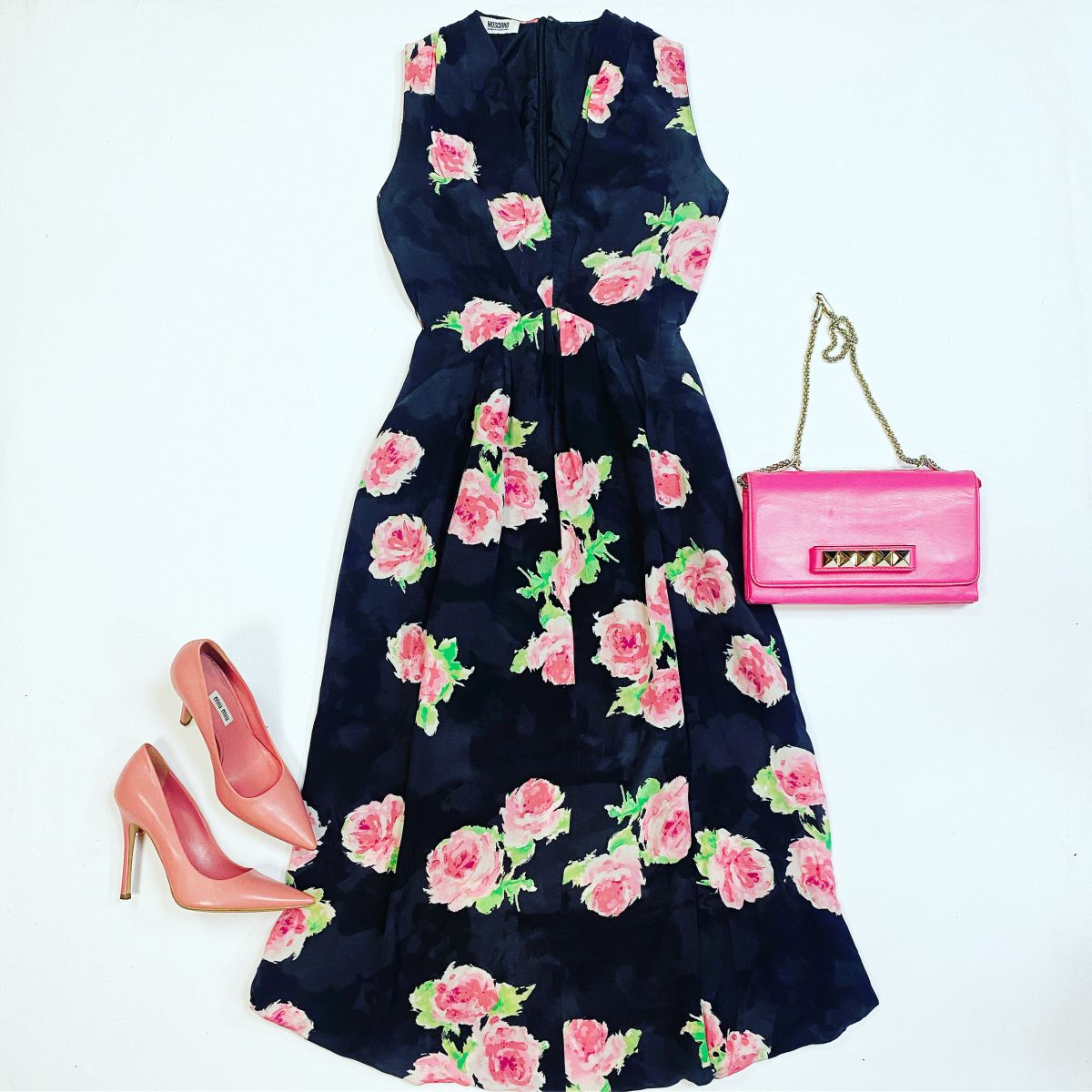Платье Moschino размер 40 цена 7 693 рубТуфли Miu Miu размер 36 цена 4 616 рубСумка Valentino