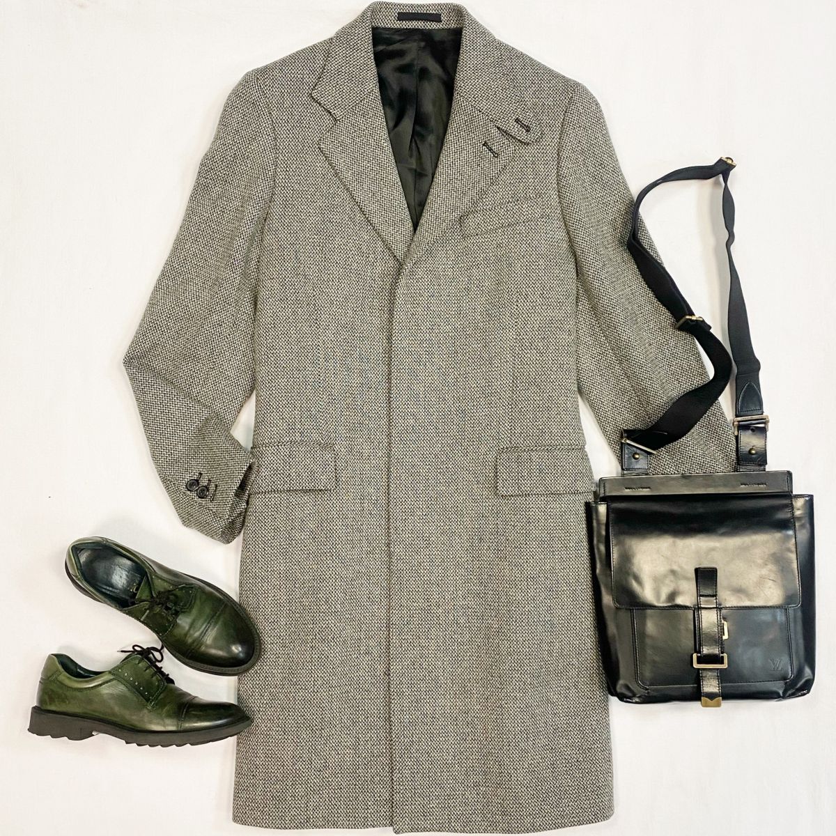 #mechtamen Пальтo MARGIELA  размер 48 цена 15 385 рубТуфли SALVATORE FERRAGAMO  размер 42.5 цена 6 154 руб Сумка LOUIS VUITTON 