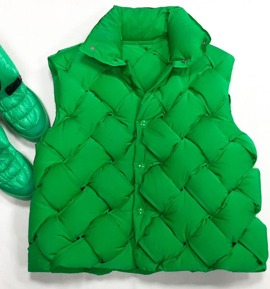 Жилет BOTTEGA VENETA размер XS цена 62 620 руб
Дутики Khrisjoy размер 40 цена 23 483 руб
