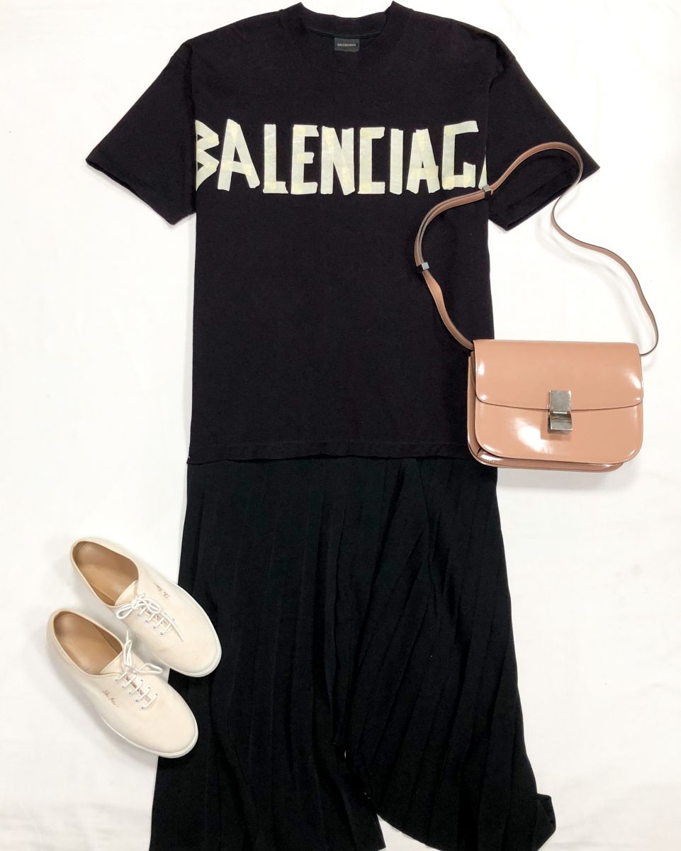 Платье Balenciaga размер 38 цена 62 620 руб
Кеды The Row размер 38 цена 23 483 руб
Сумкa Celine