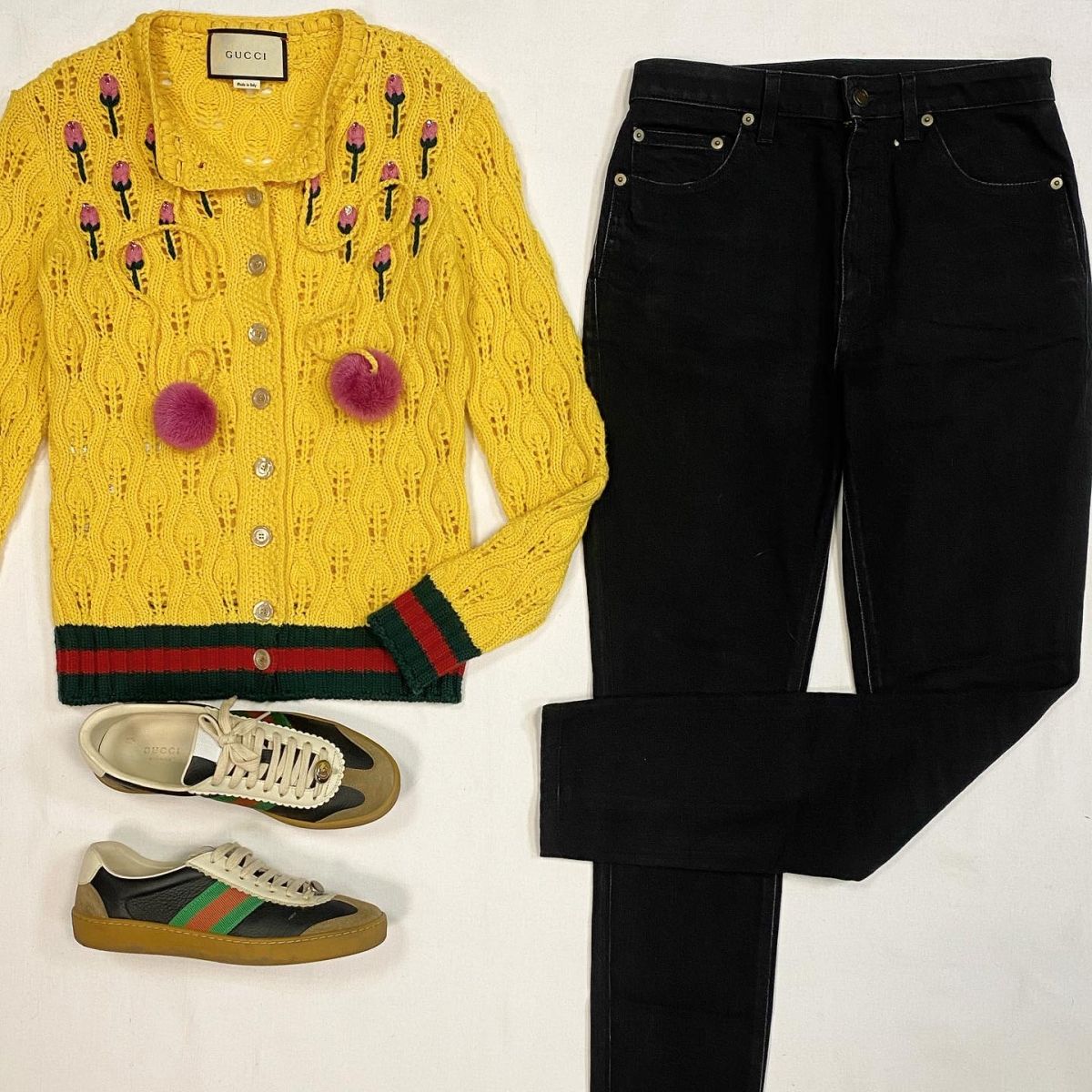 Кардиган GUCCI  размер S цена 30 770 рубДжинсы SAINT LAURENT  размер 29 цена 10 770 рубКеды GUCCI  размер 37 цена 23 078 руб