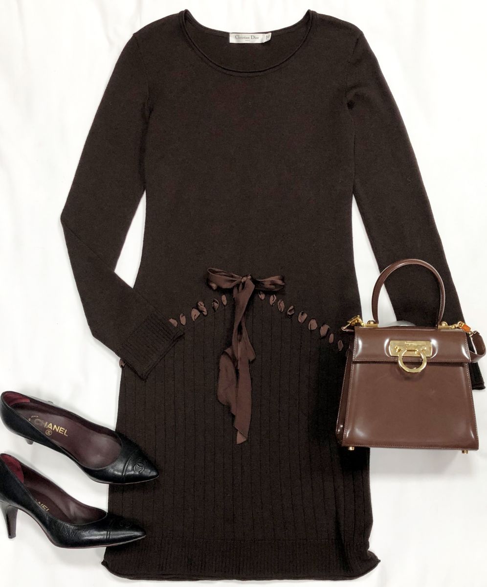 Платье Christian Dior размер 38 цена 23 483 руб
Туфли Chanel размер 39 цена 23 483 руб
Сумка Salvatore Ferragamo