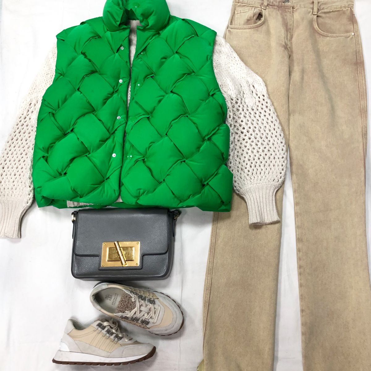 Жилет BOTTEGA VENETA размер XS цена 70 448 руб 
Свитер /кашемир/ BRUNELLO CUCCINELLI размер 46 965 руб 
Джинсы Level 44 размер М цена 7 828 руб 
Сумка TOM FORD