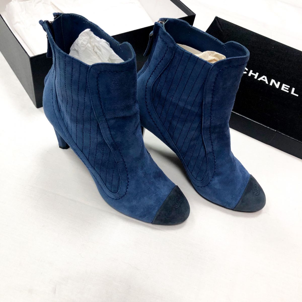 Ботильоны Chanel размер 38
Цена 26 614 руб