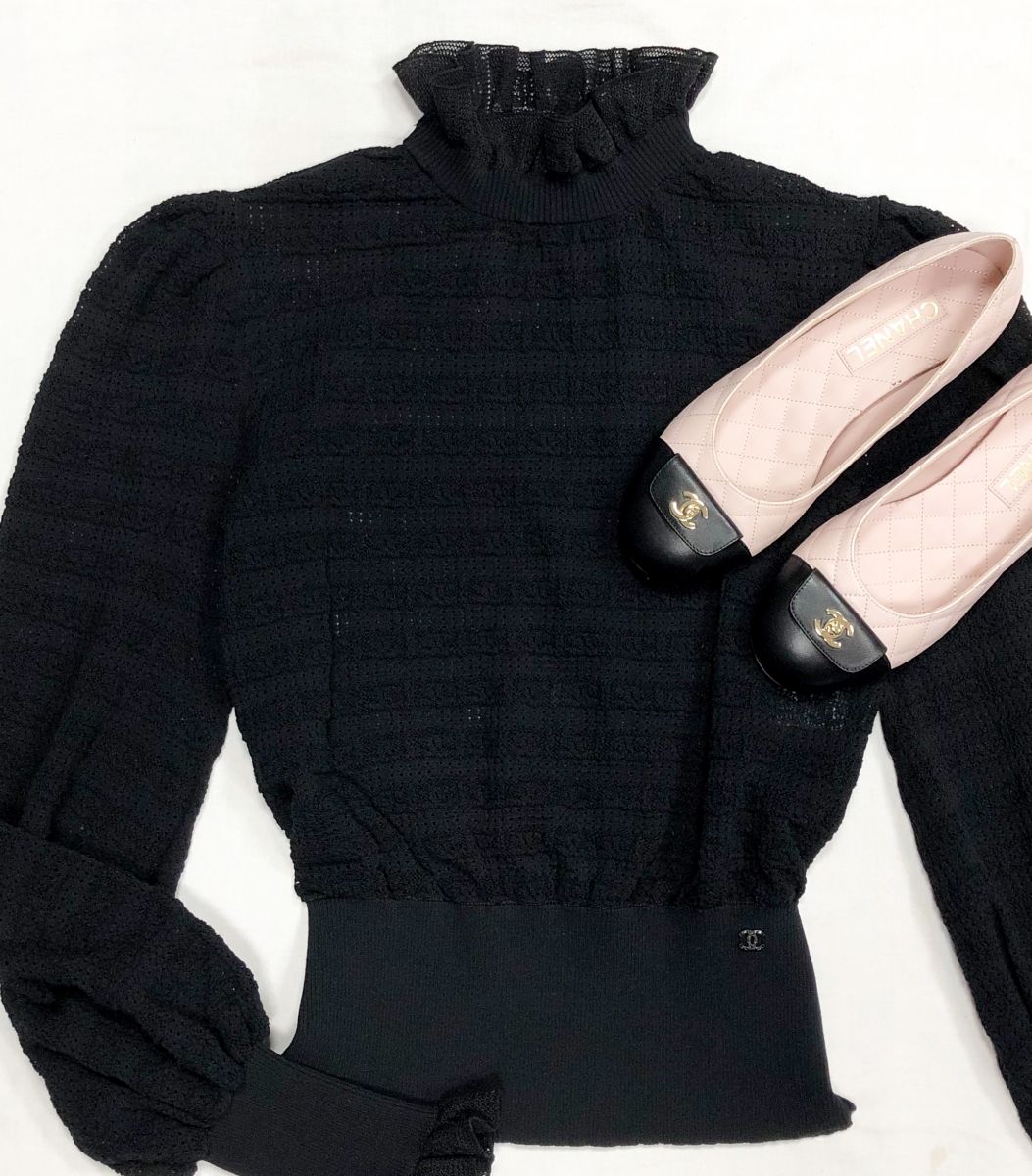 Кофта Chanel размер 42 цена 78 275 руб
Балетки Chanel размер 39.5 цена 109 585 руб