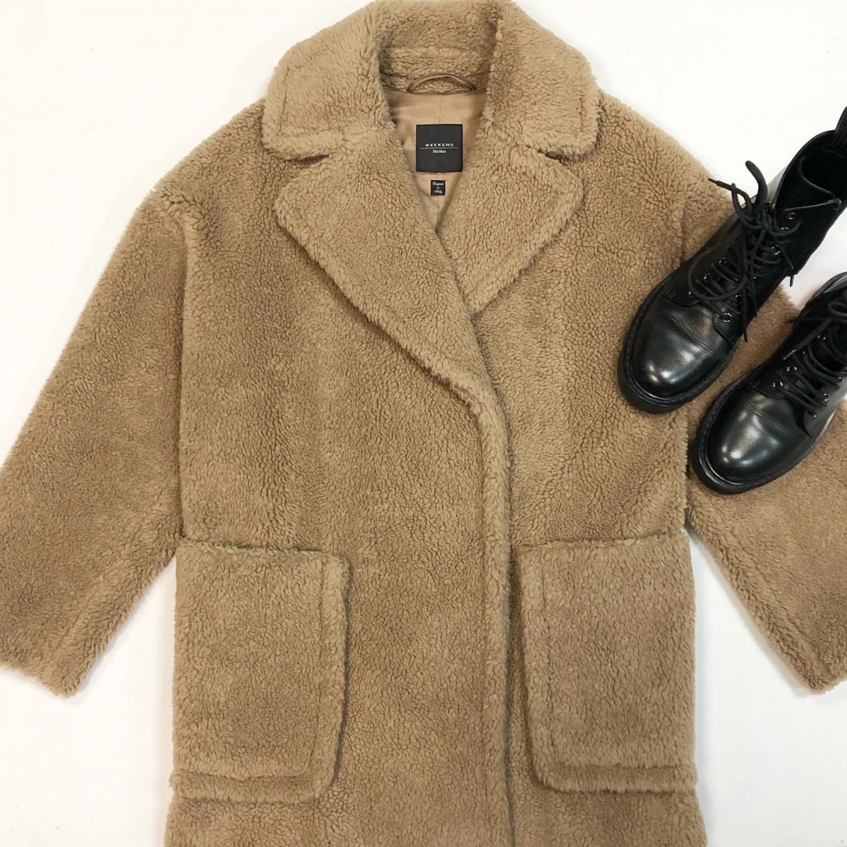 Шубка Max Mara размер 40 цена 18 462 рубБотинки Valentino размер 37 цена 30 770 руб