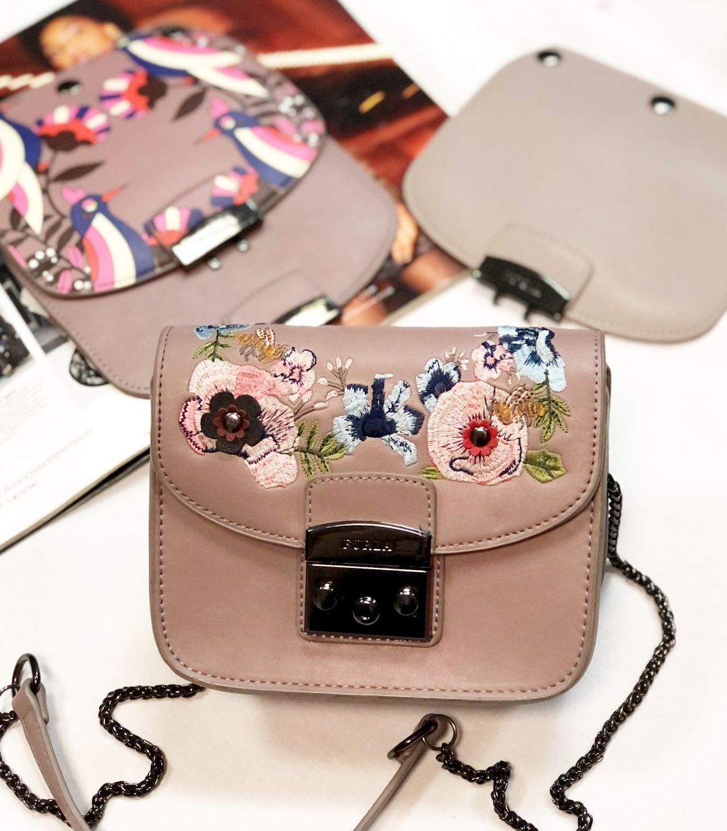 Сумка со съемными крышками Furla размер 18/14 цена 9 231 руб 