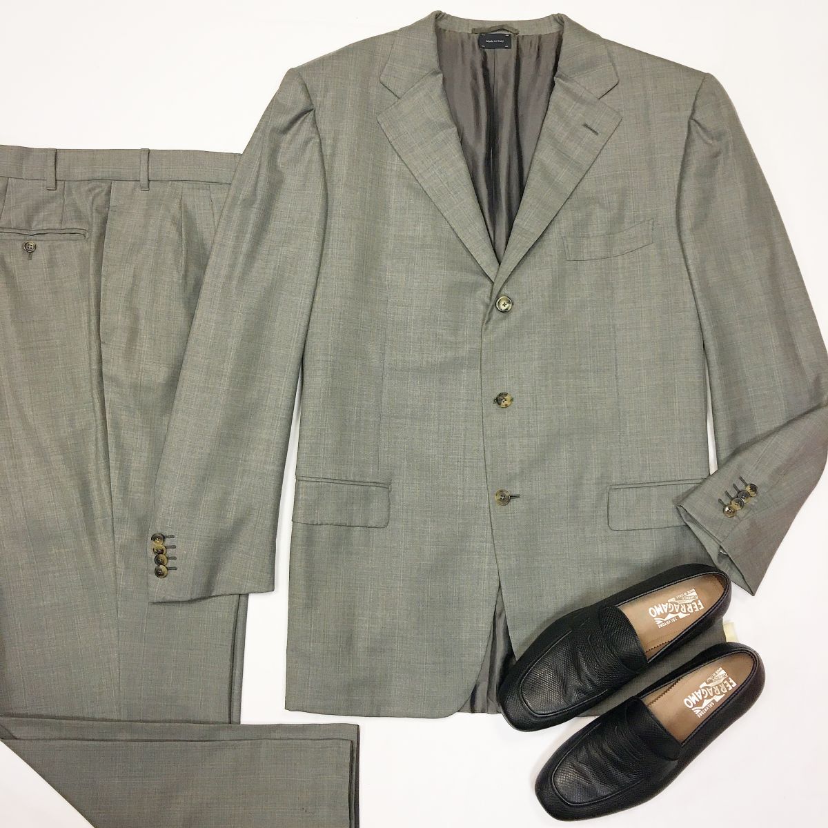Костюм Ermenegildo Zegna  размер 56 цена 10 770 рубЛоферы Salvatore Ferragamo  размер 43.5 цена 7 693 руб