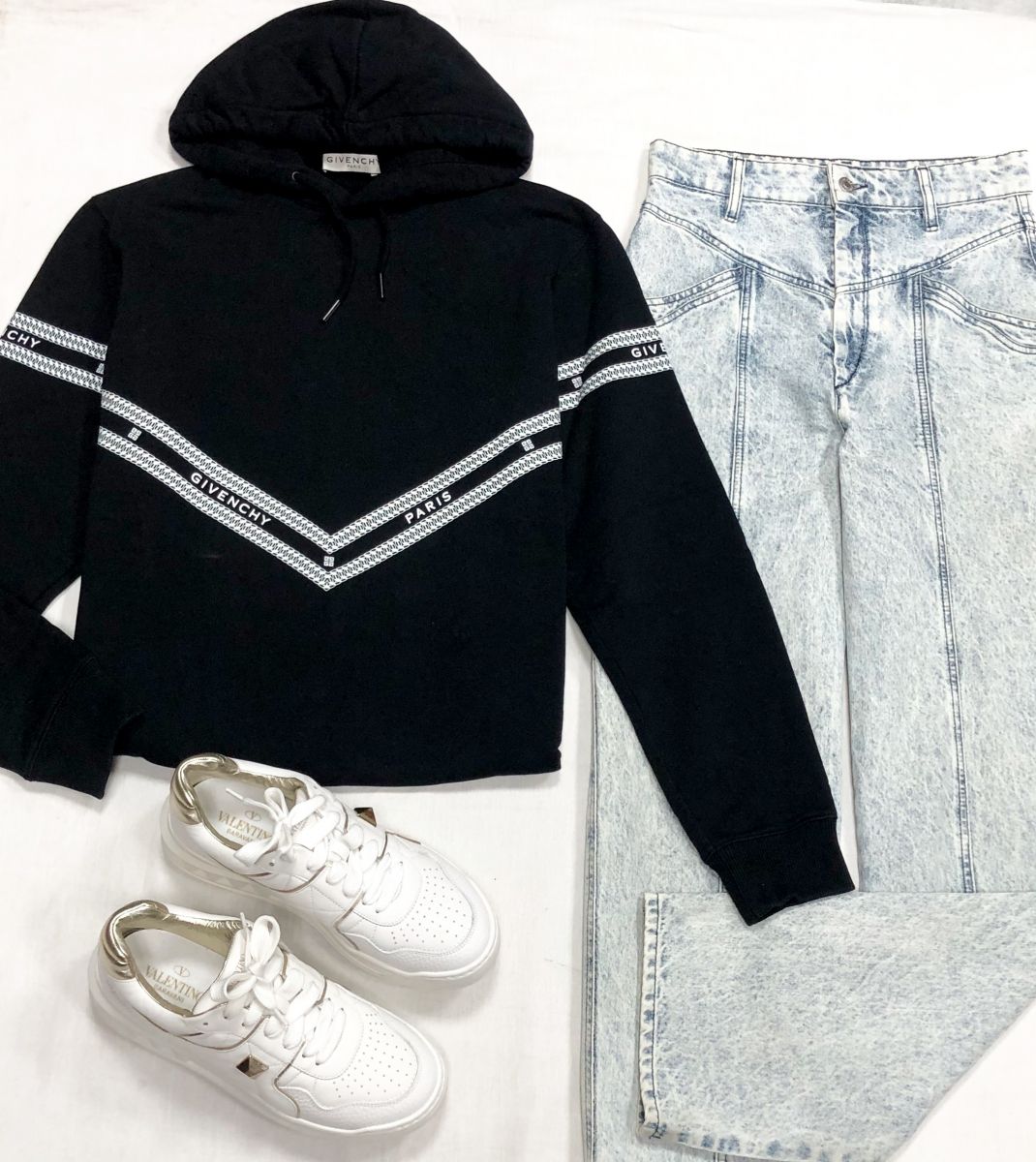 Толстовка Givenchy размер M цена 10 959 руб
Джинсы Isabel Marant размер 36 цена 6 262 руб
Кроссовки Valentino размер 40 цена 46 965 руб