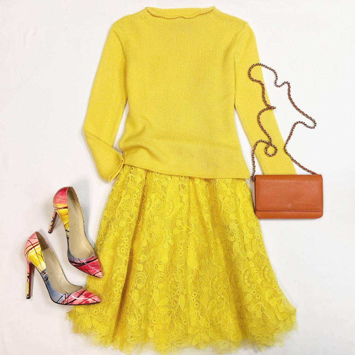 Костюм /Кофта + Платье/ шитьё/ кашемир/ Ermanno Scervino размер 38 цена 38 463 рубТуфли Louboutin размер 39.5 цена 9 231 рубСумка Chanel