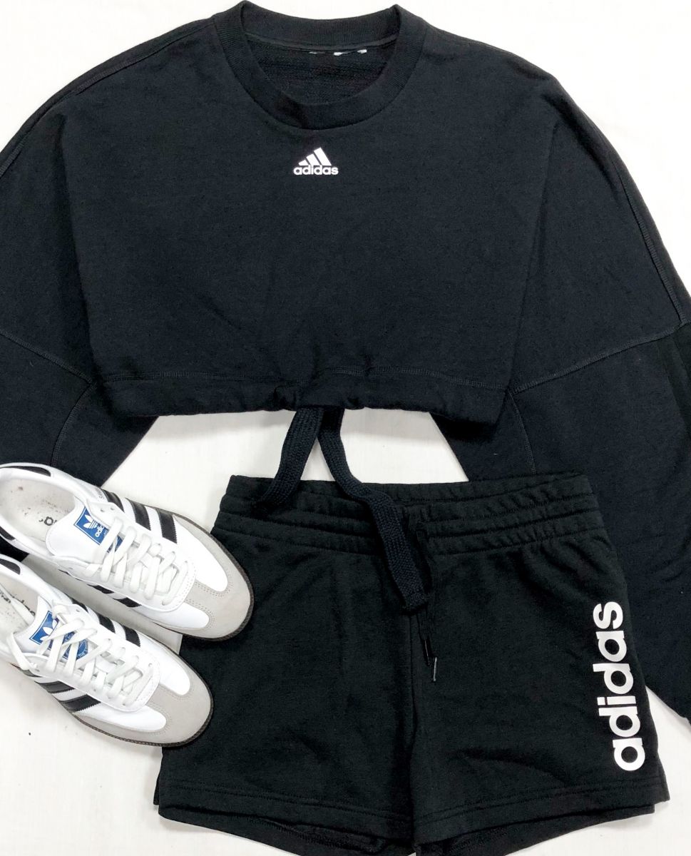 Костюм Adidas размер M цена 3 131 руб
Кеды Adidas размер 40 цена 9 393 руб